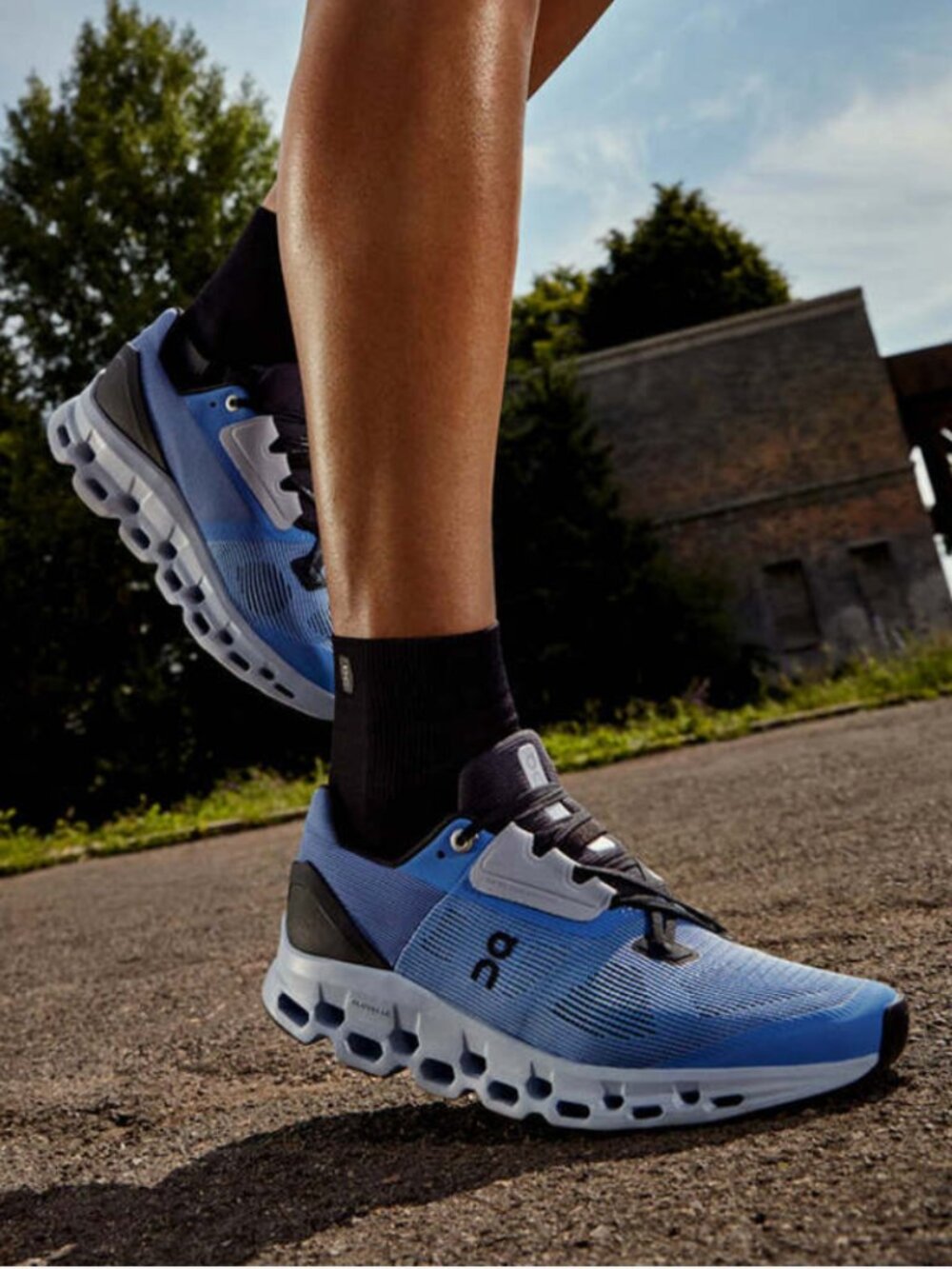 On Running Cloudstratus shoes Women's Size 8 marina/magnet FAIR CONDITION